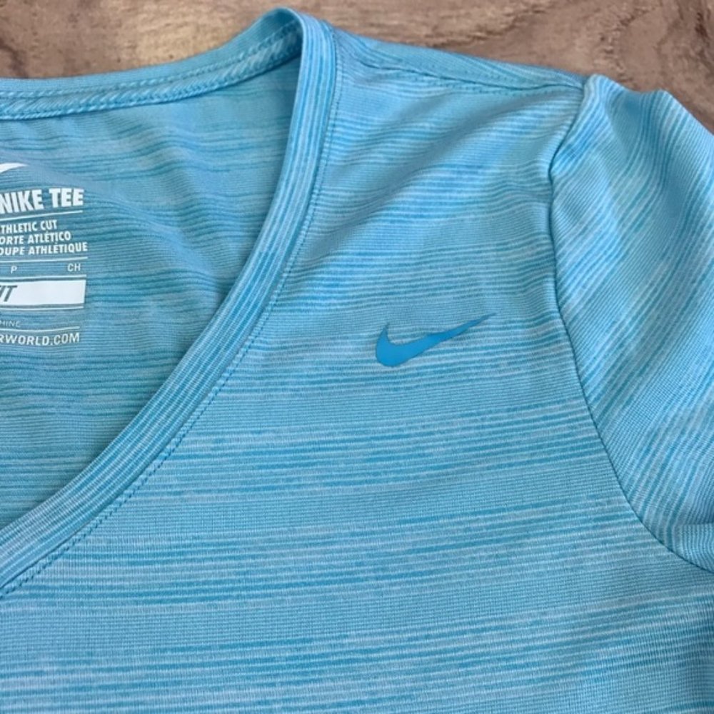 💕SALE💕 Nike Dri-Fit Blue V Neck T Shirt - Picture 4 of 8